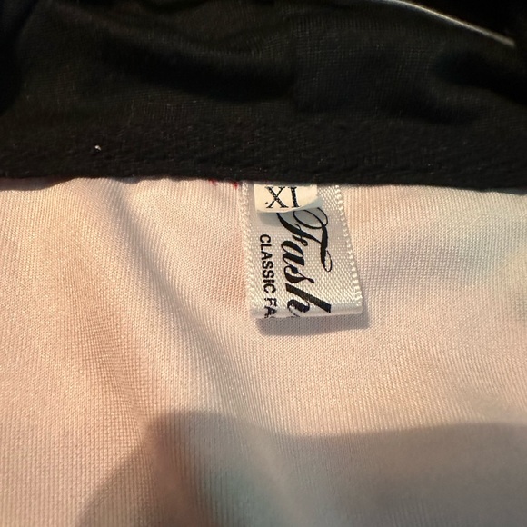 Unisex Hooded Christmas Sweater with front pockets. Size XL - Picture 2 of 3